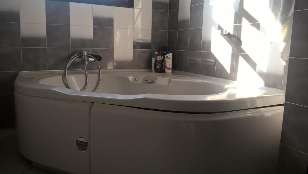 Cavo Paradiso Villa Aszproválta Kültér fotó