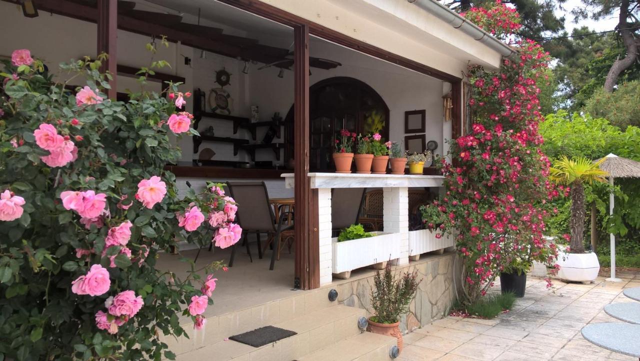 Cavo Paradiso Villa Aszproválta Kültér fotó