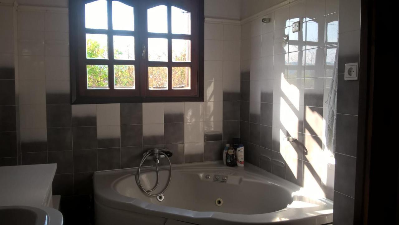 Cavo Paradiso Villa Aszproválta Kültér fotó